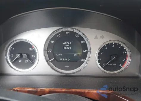 2010 Mercedes-Benz Glk 350 4Matic z USA, uszkodzony, nr VIN WDCGG8HB1AF403881